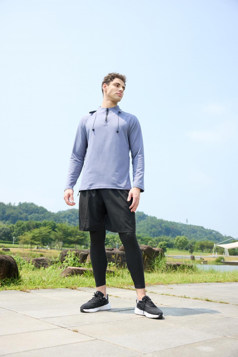 Men's Solid Half Zip Thumb Hole Design Sports Tee