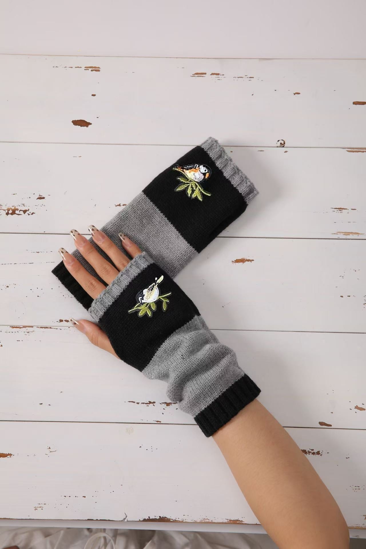 Winter Women's Knitted Gloves Fashion Warm Stitching Embroidered Gloves Women