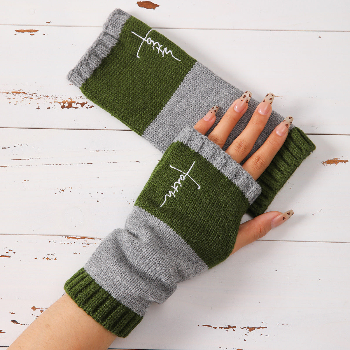 Winter Women's Knitted Gloves Fashion Warm Stitching Embroidered Gloves Women