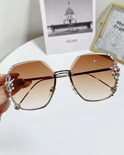 Trendy Rhinestone Oversized Lenses Face-Slimming Sunglasses