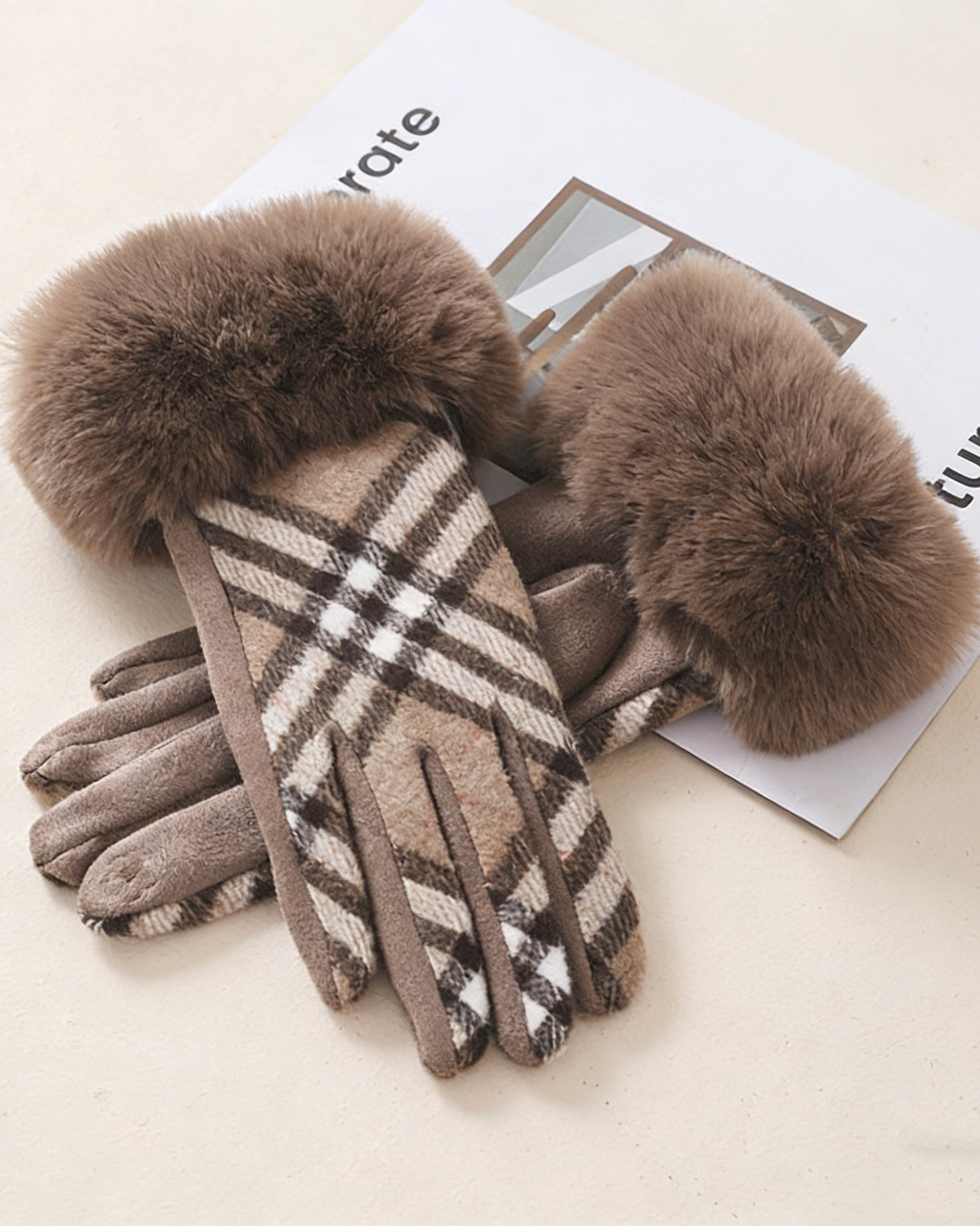 Color-Blocking Plaid German Fleece Touchscreen Full-Finger Gloves